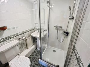 En suite- click for photo gallery